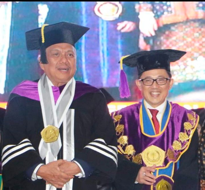 Olly Dondokambey Dianugerahi Doktor Honoris Causa Bidang Ilmu Manajemen