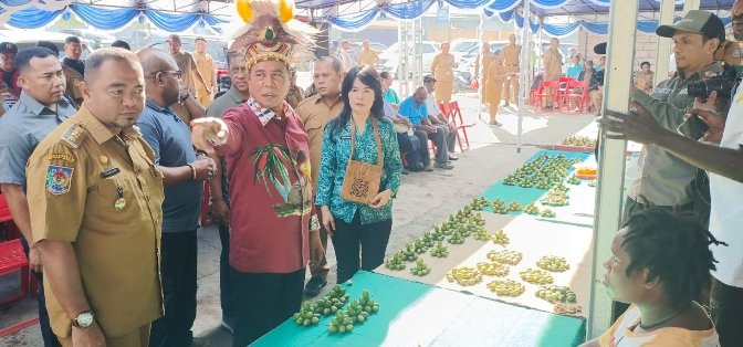 Pj Gubernur Papua Kunjungi Pasar Tradisional Doyo Baru Klikjo Id